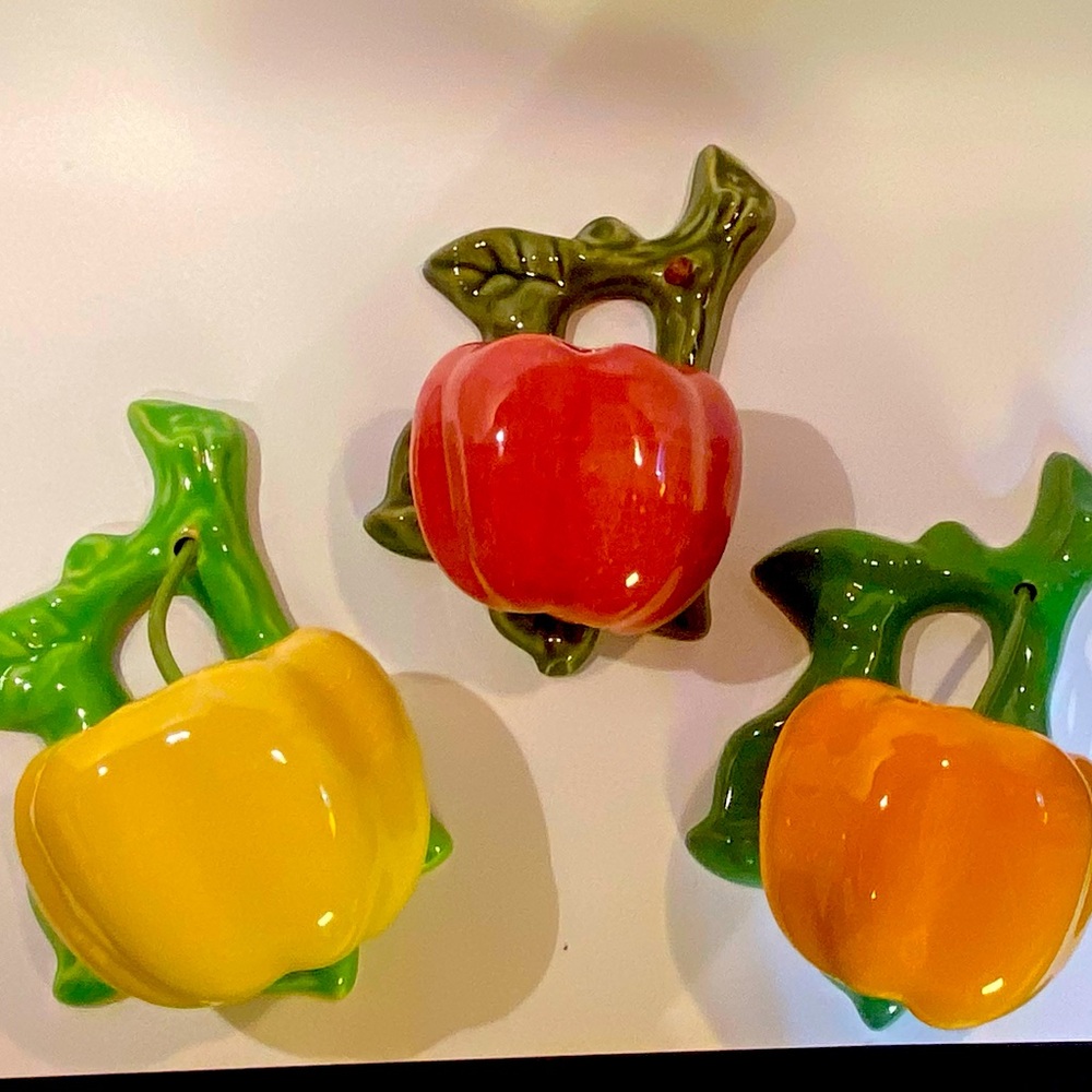 Yellow, Orange, and Red Pepper With Leaves Wall Pocket MCM